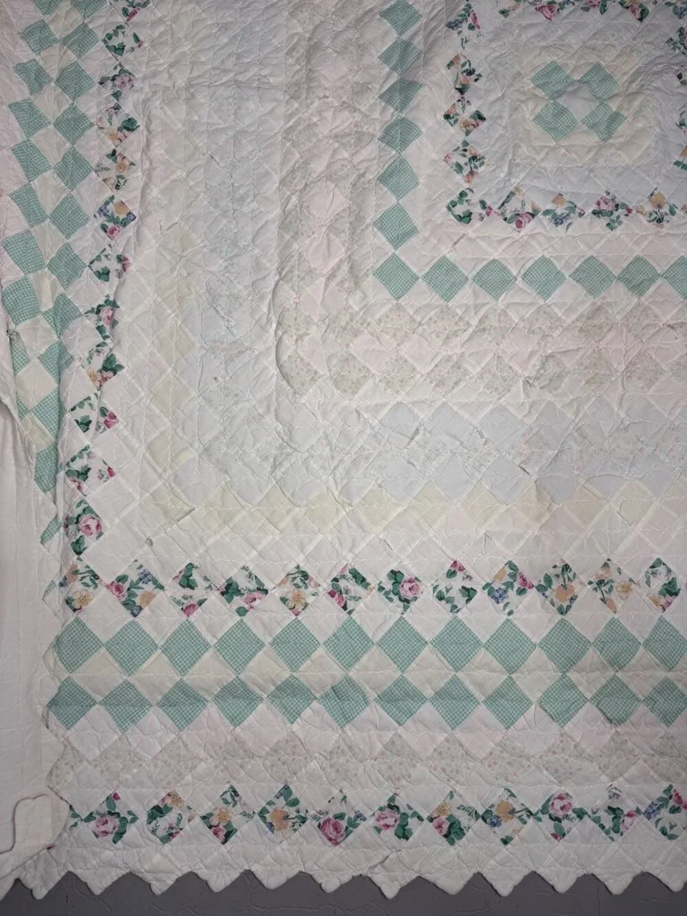 Vintage Handmade Floral Quilt Green White Patchwork Full Queen Scalloped Edges C